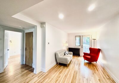 Bel appartement rénové 2 chambres (+1 sous sol) – Hydro inclus