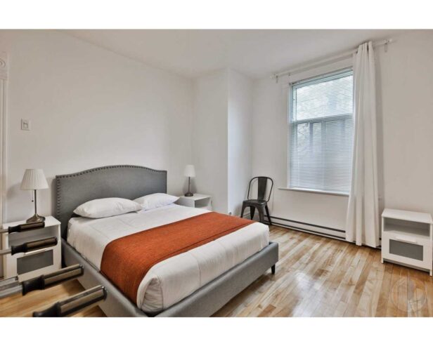 Beau Appartement 4 1/2 très rare situé à 5602 rue Saint-Urbain plateau Mont-Royal à Montréal