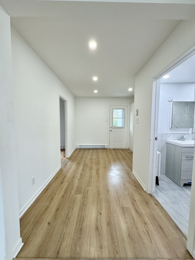 Charmant appartement 4 1/2 fraîchement rénové dans un triplex