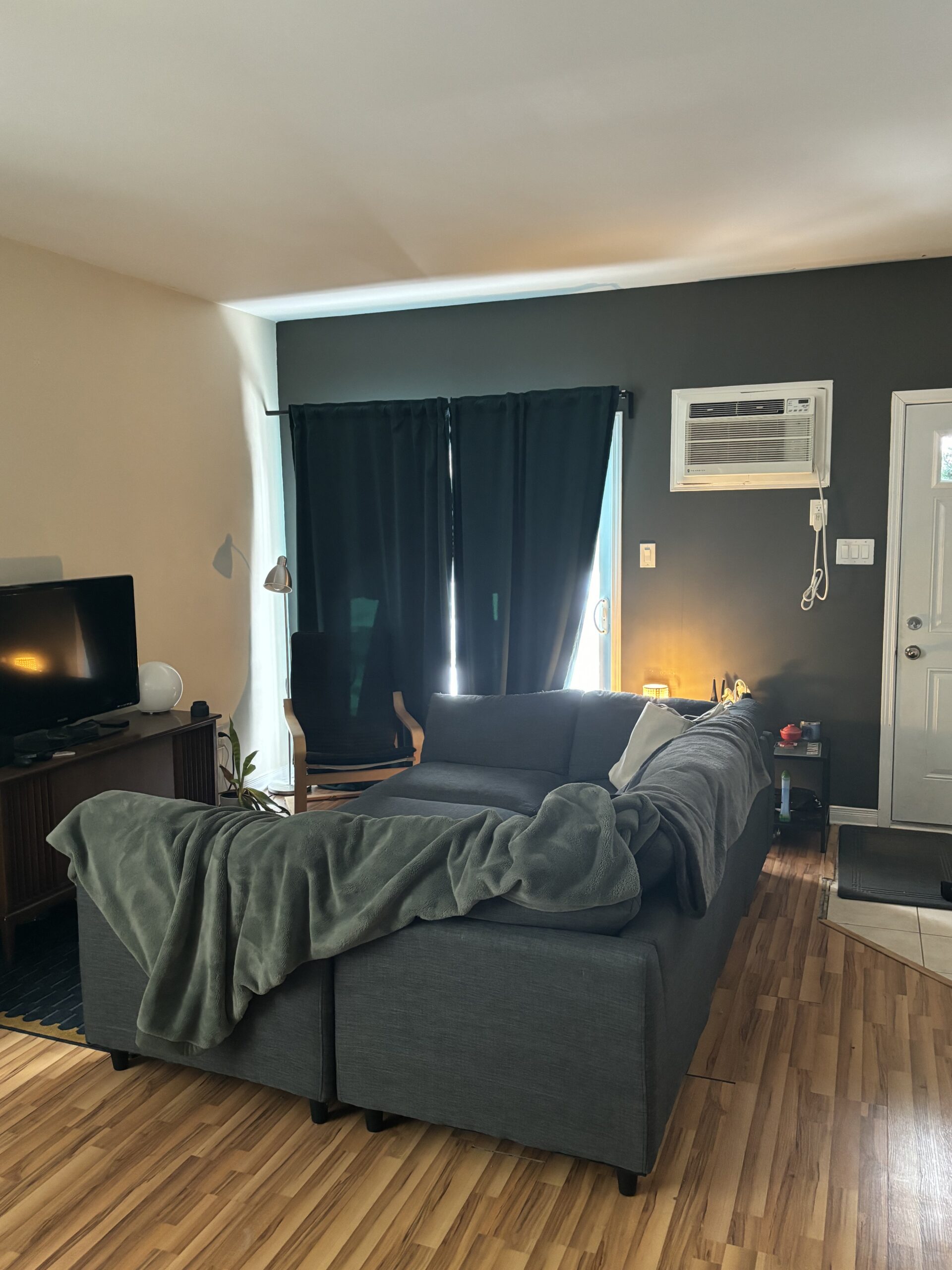 Grand appartement de 2 chambres à coucher + 1 espace de bureau, moderne et lumineux avec insonorisation supérieure, à Gatineau (Aylmer), QC. À visiter!