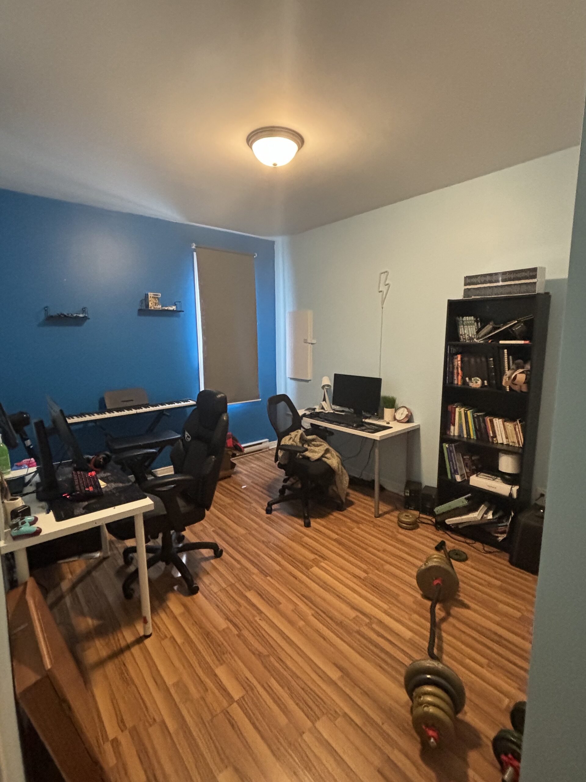 Grand appartement de 2 chambres à coucher + 1 espace de bureau, moderne et lumineux avec insonorisation supérieure, à Gatineau (Aylmer), QC. À visiter!