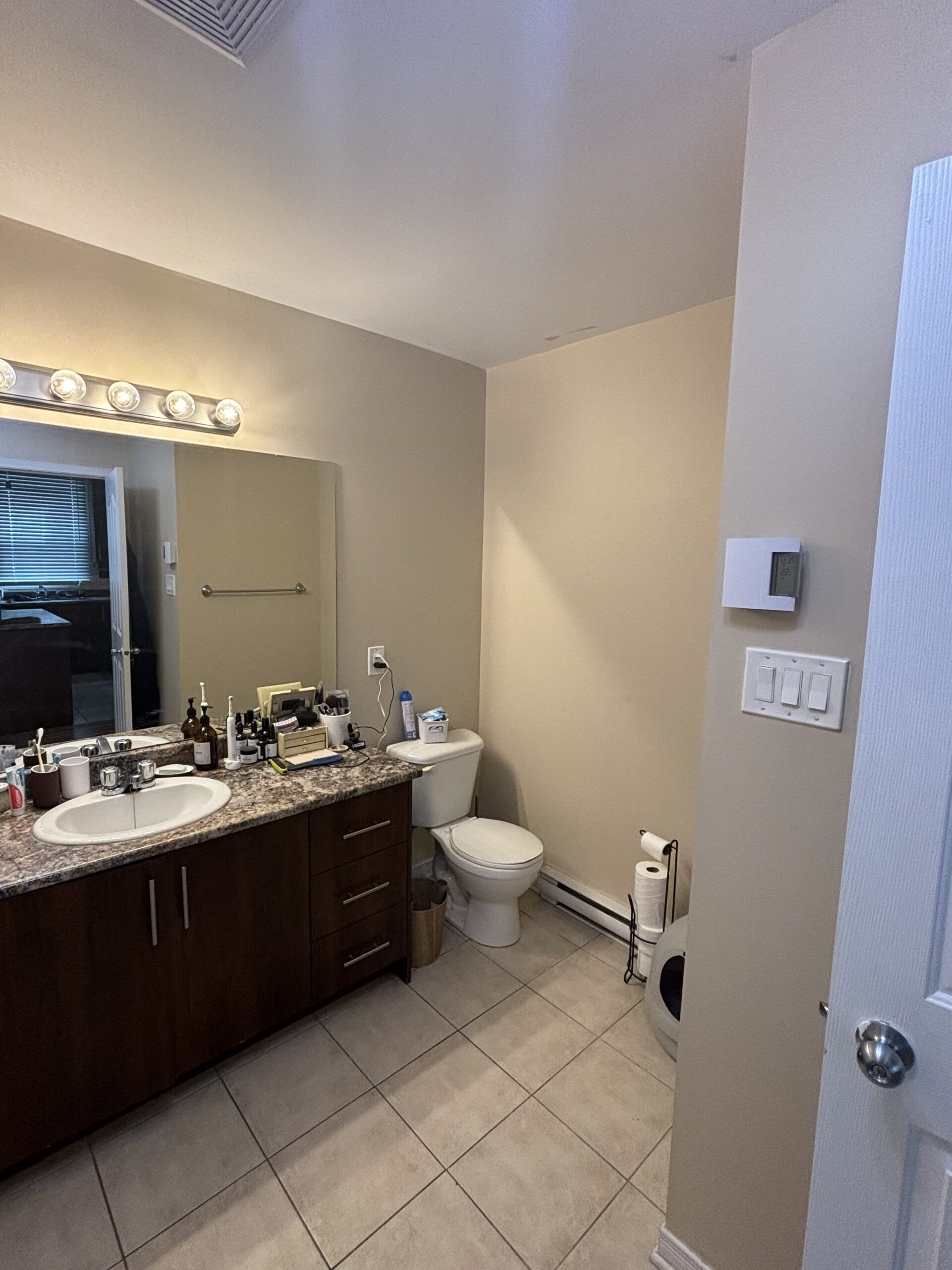 Grand appartement de 2 chambres à coucher + 1 espace de bureau, moderne et lumineux avec insonorisation supérieure, à Gatineau (Aylmer), QC. À visiter!