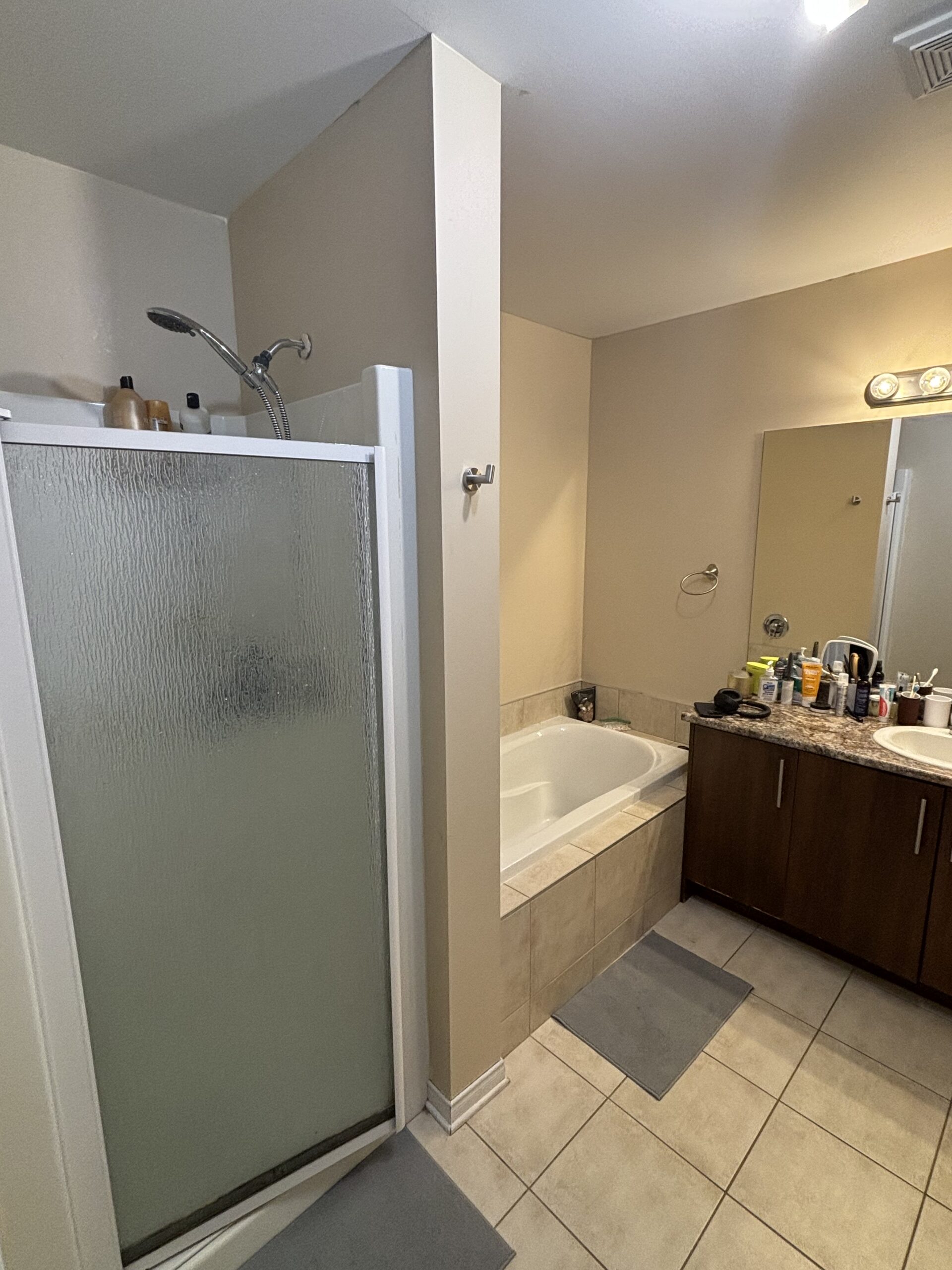 Grand appartement de 2 chambres à coucher + 1 espace de bureau, moderne et lumineux avec insonorisation supérieure, à Gatineau (Aylmer), QC. À visiter!