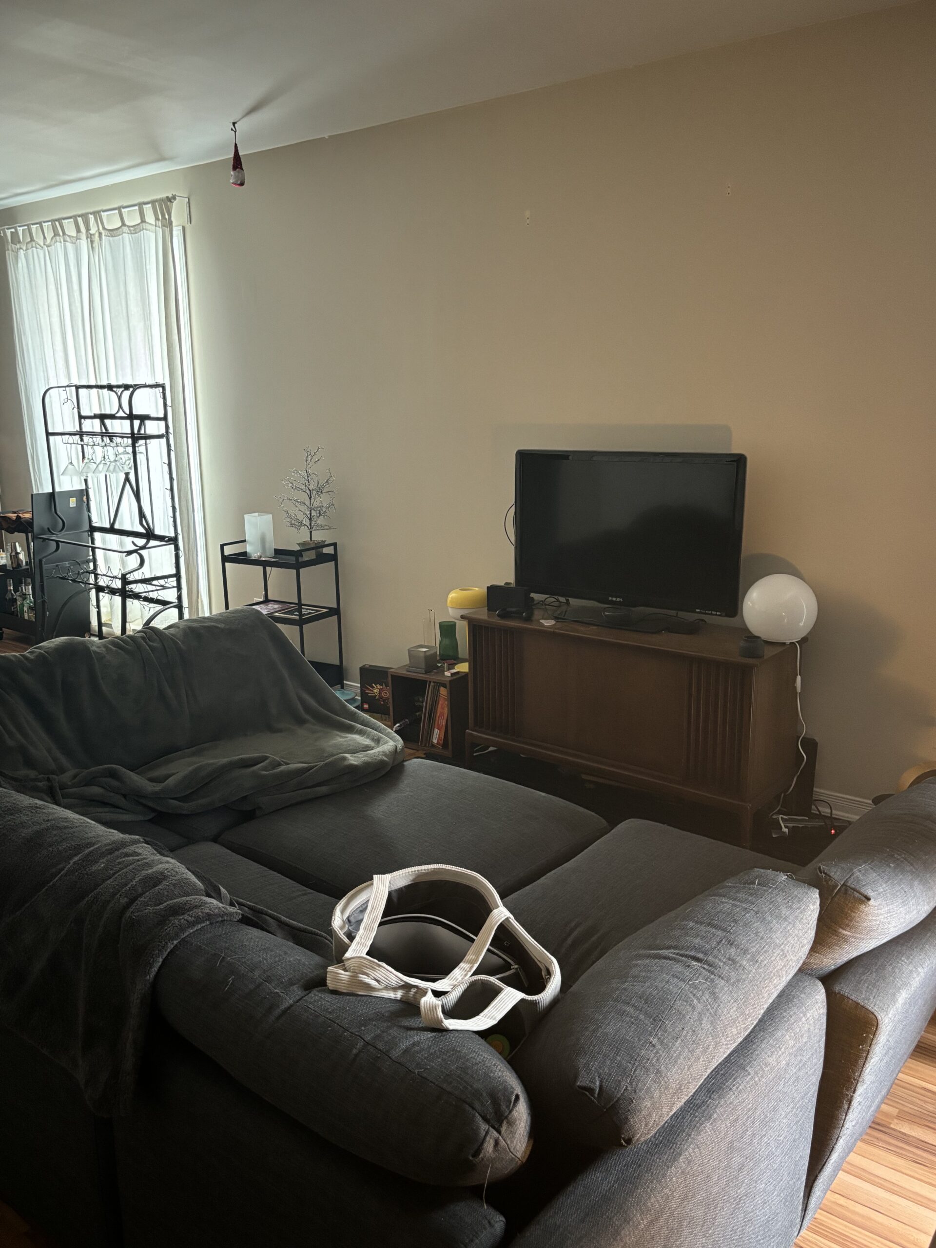 Grand appartement de 2 chambres à coucher + 1 espace de bureau, moderne et lumineux avec insonorisation supérieure, à Gatineau (Aylmer), QC. À visiter!