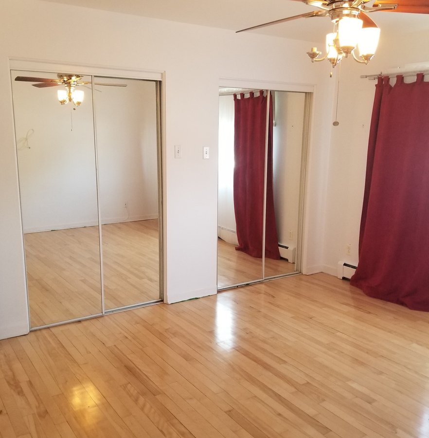 Super grand 5 1/2 ,chauffé, hydro Quebec compris ,rénové . Logement au rez-de-chaussée e