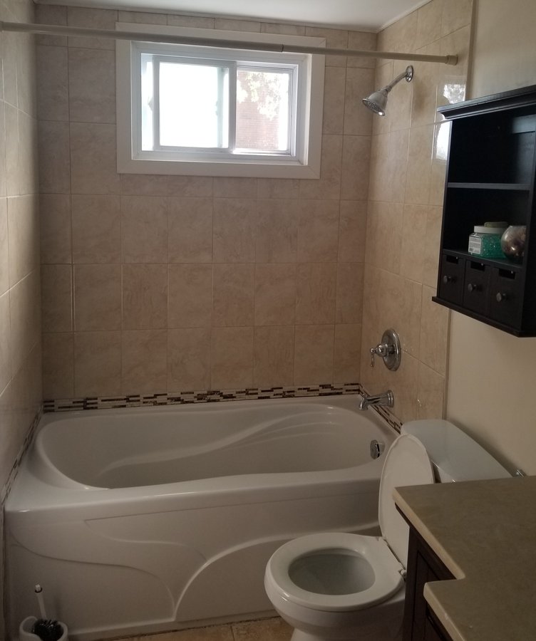 Super grand 5 1/2 ,chauffé, hydro Quebec compris ,rénové . Logement au rez-de-chaussée e