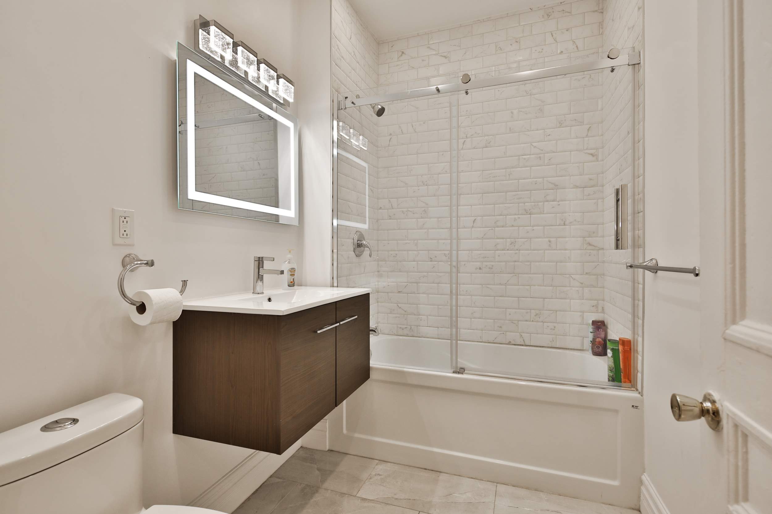 Beau appartement 4 1 2 très calme situe a 5602 rue Saint-Urbain à Montréal a plateau Mont-royal