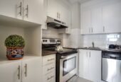 Beau Grand 4 1 2 situer a 99 place Charles Lemoyne à longueuil
