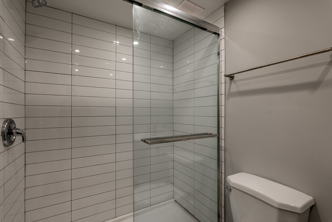 Magnifique appartement style 4 1 2 très agréable situé à 5765 chemin de la Côte St Luc à Montréal