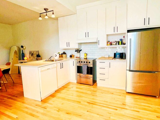 ** Sublime 5 pièces rénové – Plateau Mont-Royal – Annuel tout inclus**
