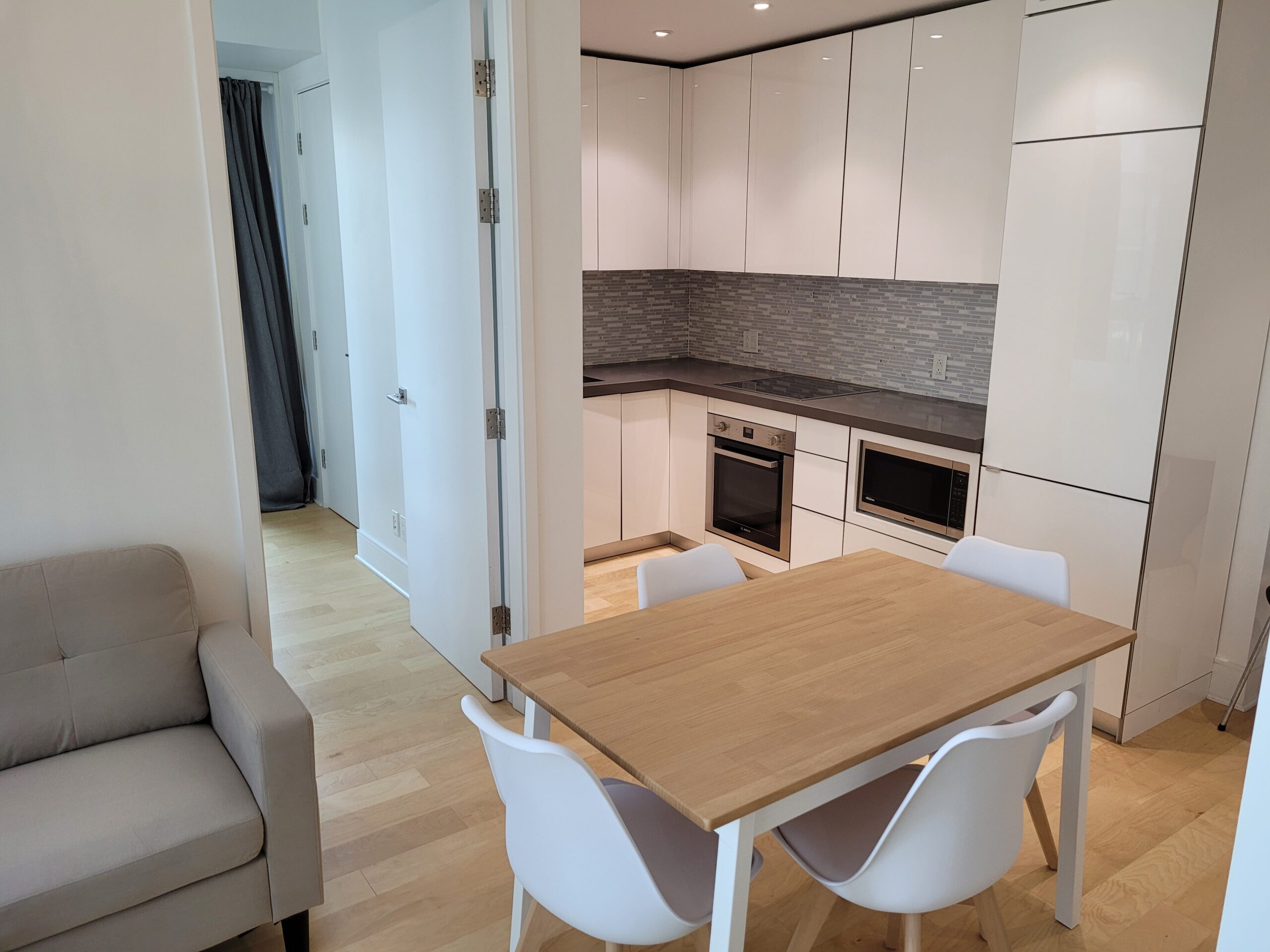 Luxueux appartement meublé de 2 chambres au Centre-ville de Montréal