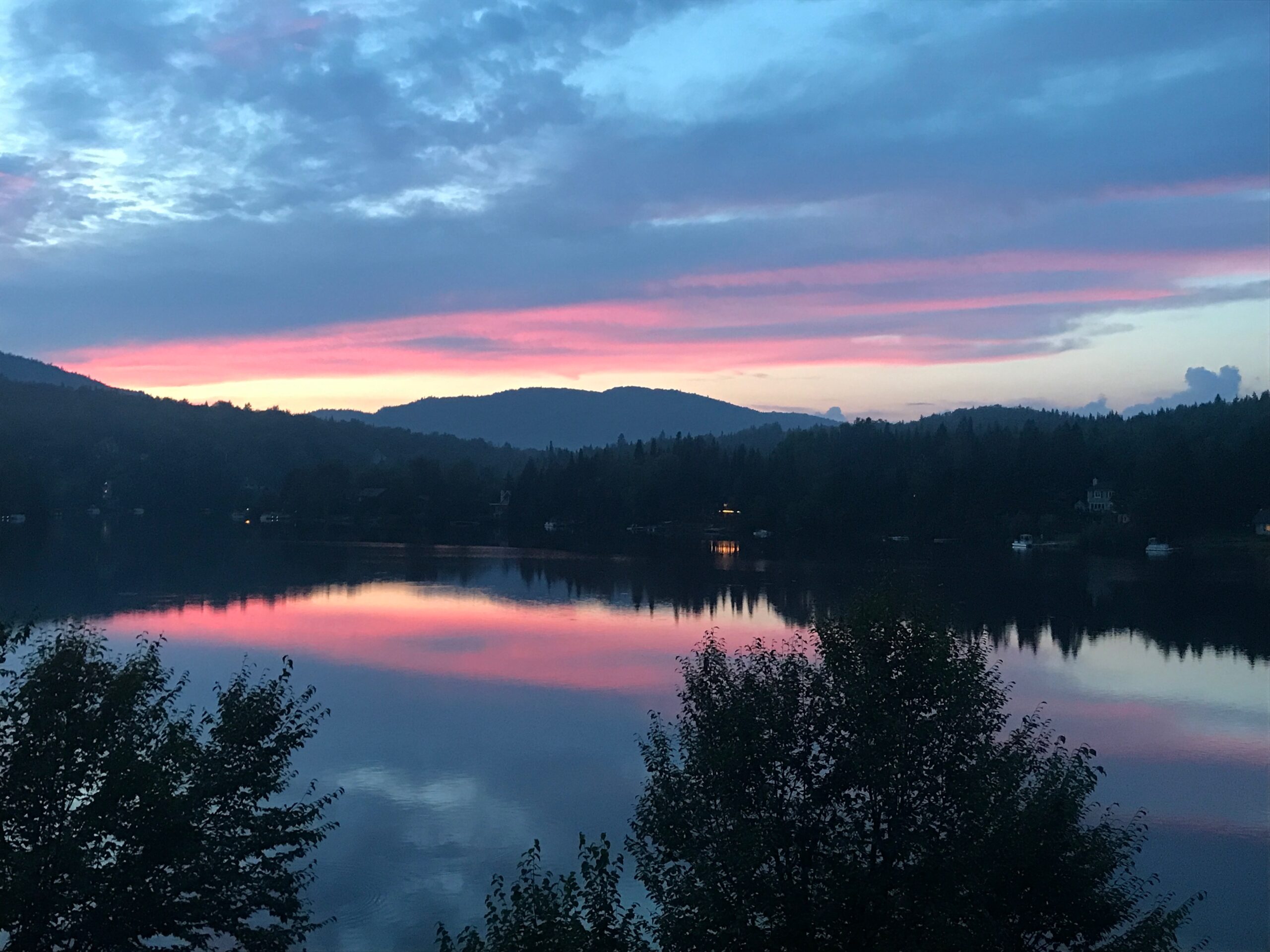 Chalet à Québec au bord de l’eau – secteur Lac-Beauport