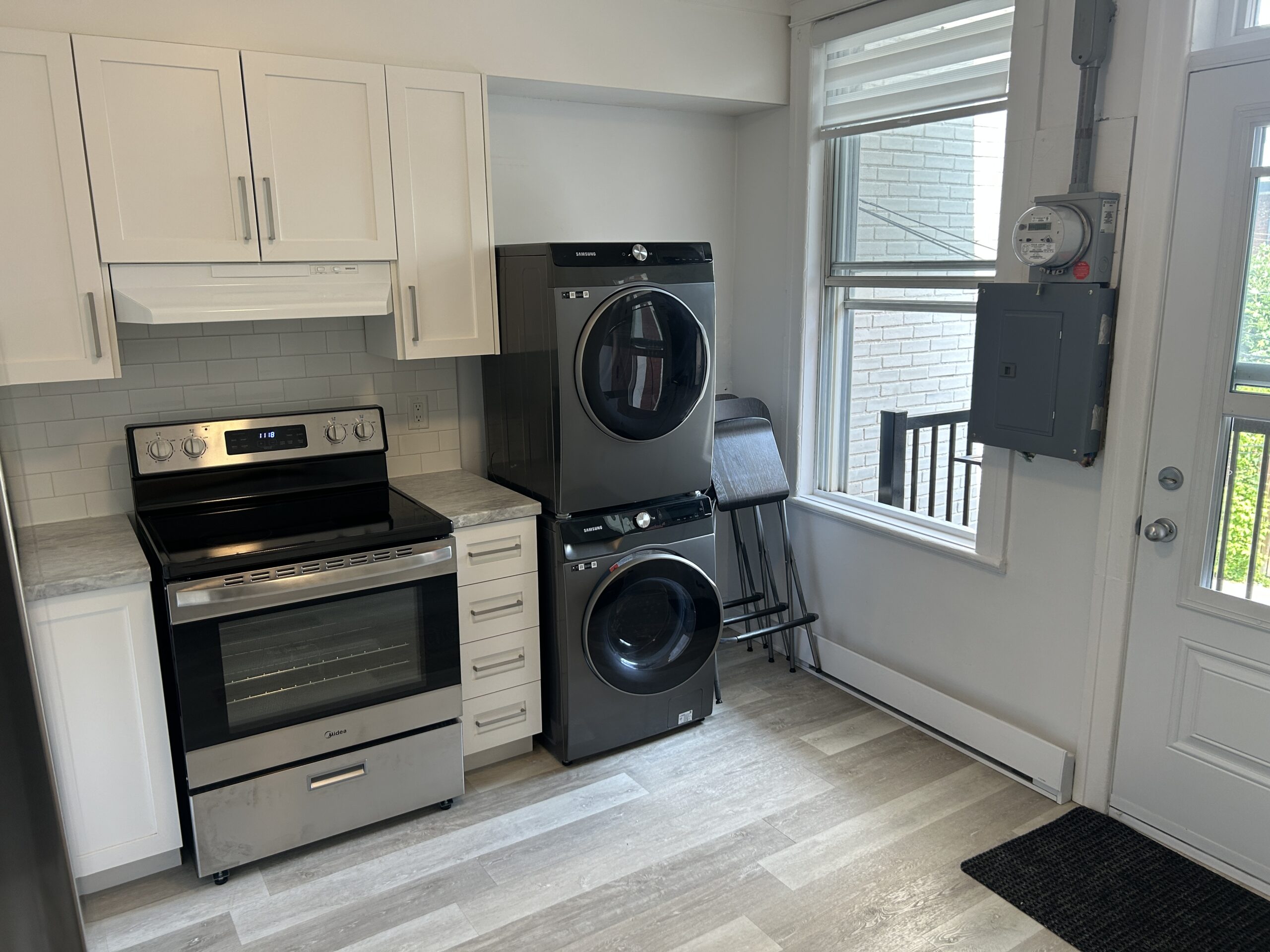 3 ½ Meublé à Louer – Vivez au-dessus du Jardin Botanique!