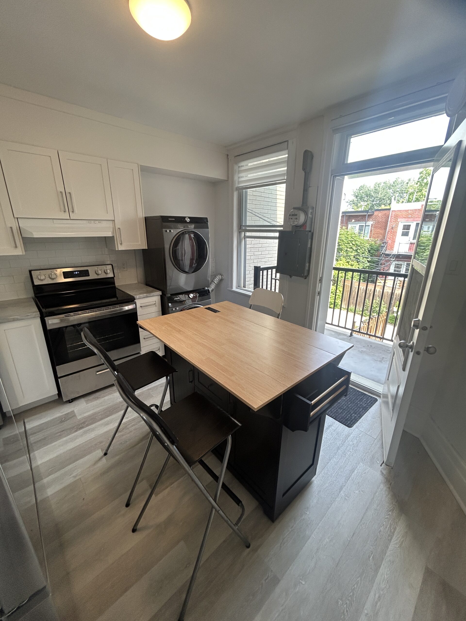 3 ½ Meublé à Louer – Vivez au-dessus du Jardin Botanique!