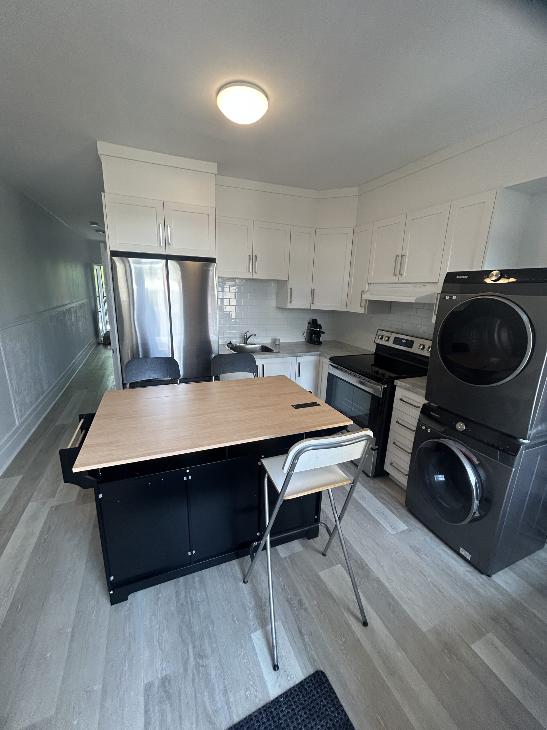 3 ½ Meublé à Louer – Vivez au-dessus du Jardin Botanique!