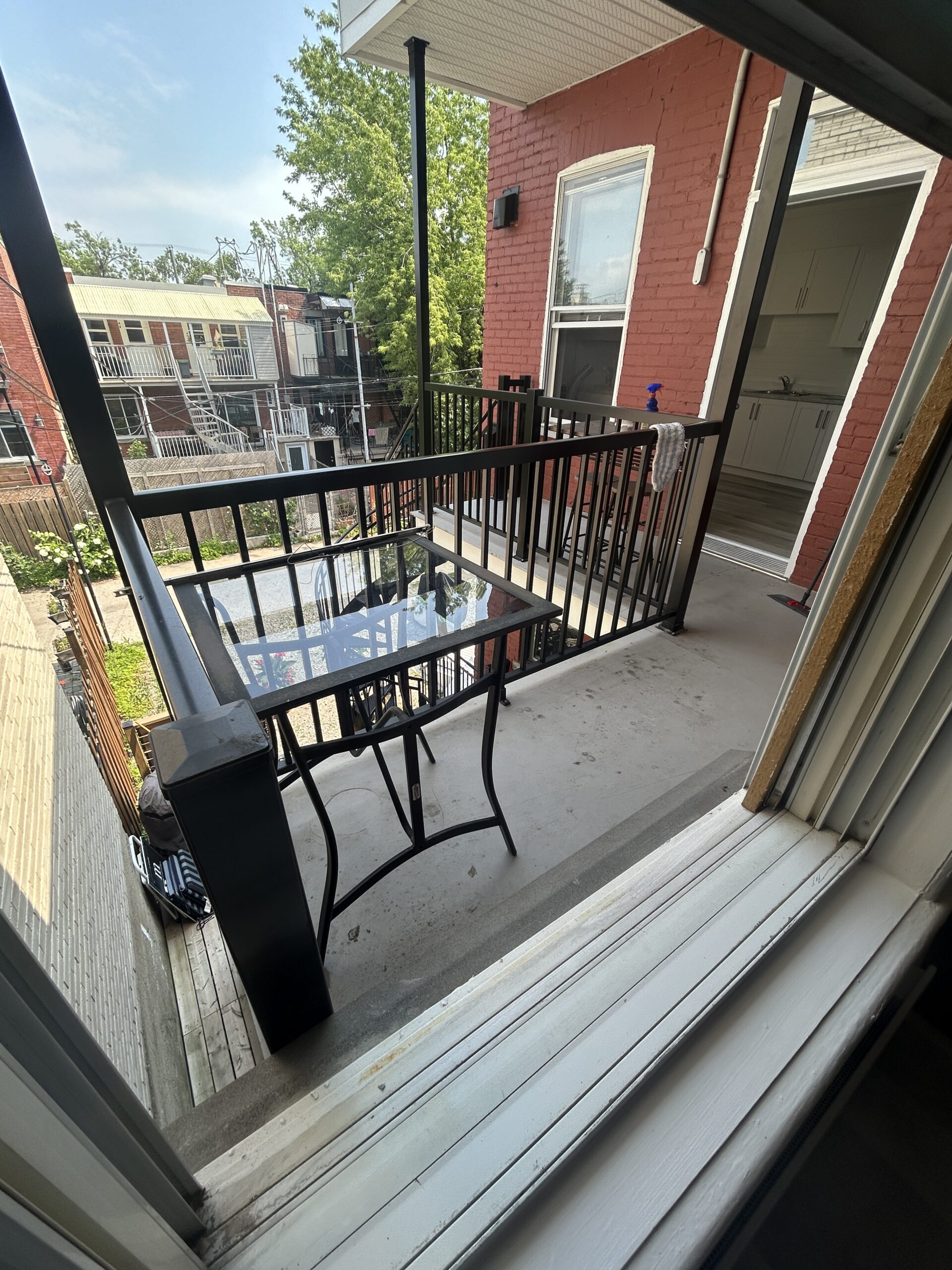 3 ½ Meublé à Louer – Vivez au-dessus du Jardin Botanique!