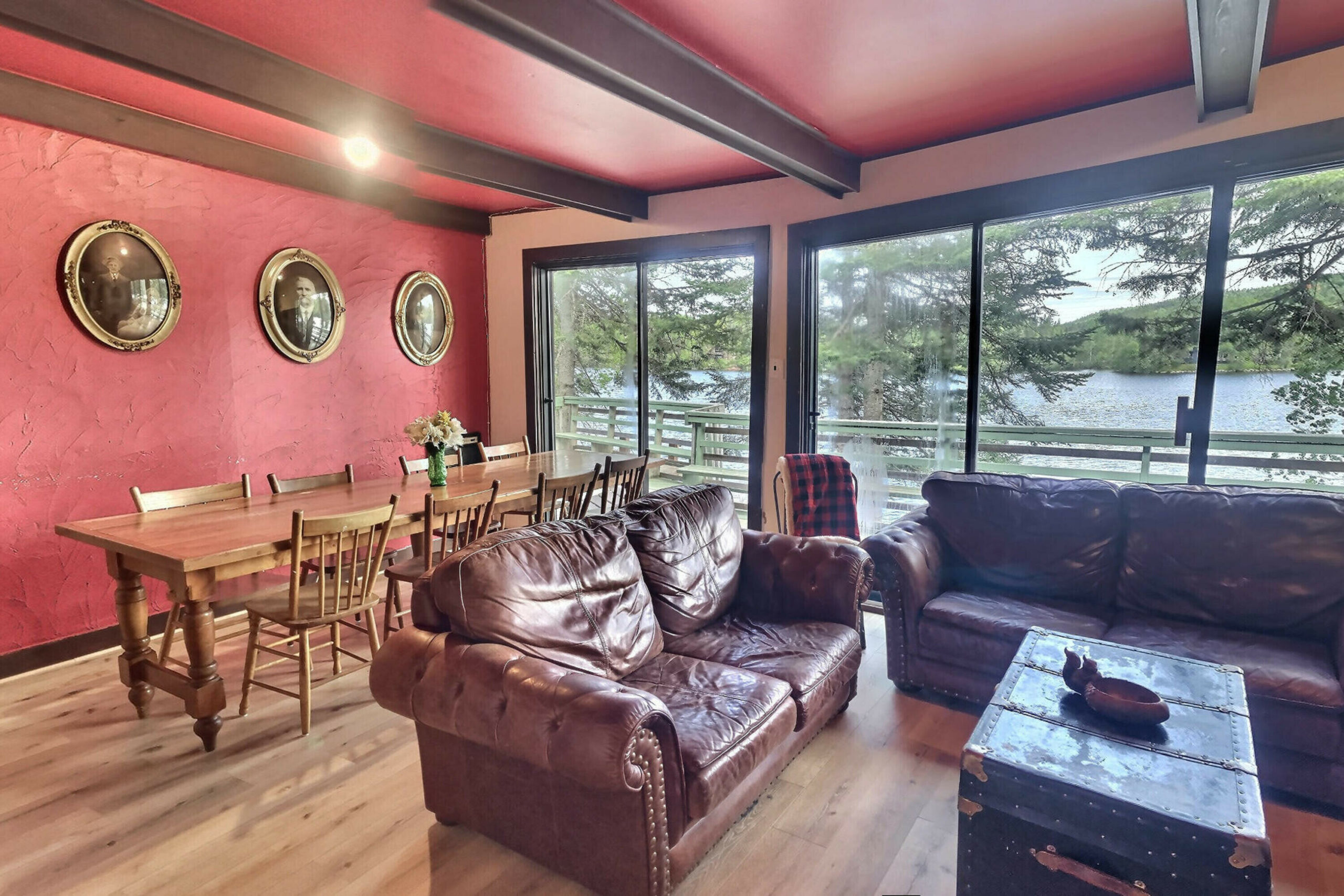 Chalet à Québec au bord de l’eau – secteur Lac-Beauport