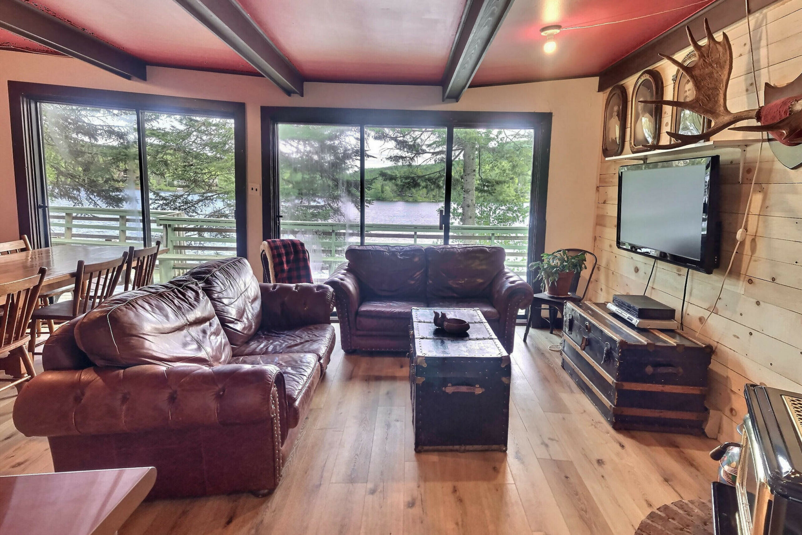 Chalet à Québec au bord de l’eau – secteur Lac-Beauport