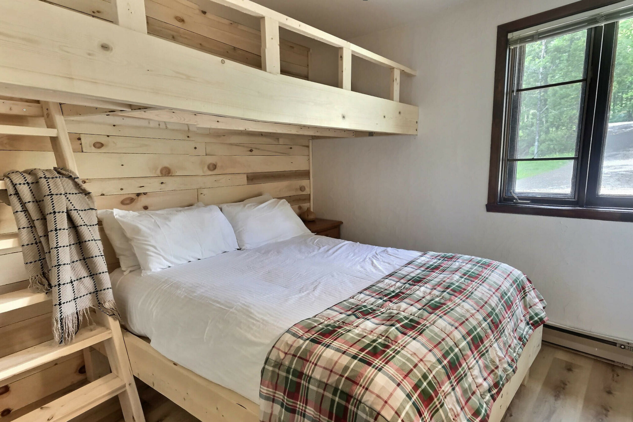 Chalet à Québec au bord de l’eau – secteur Lac-Beauport