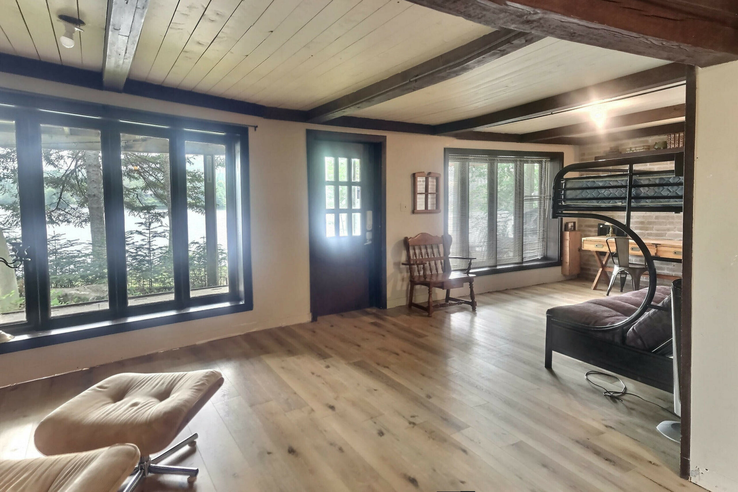 Chalet à Québec au bord de l’eau – secteur Lac-Beauport