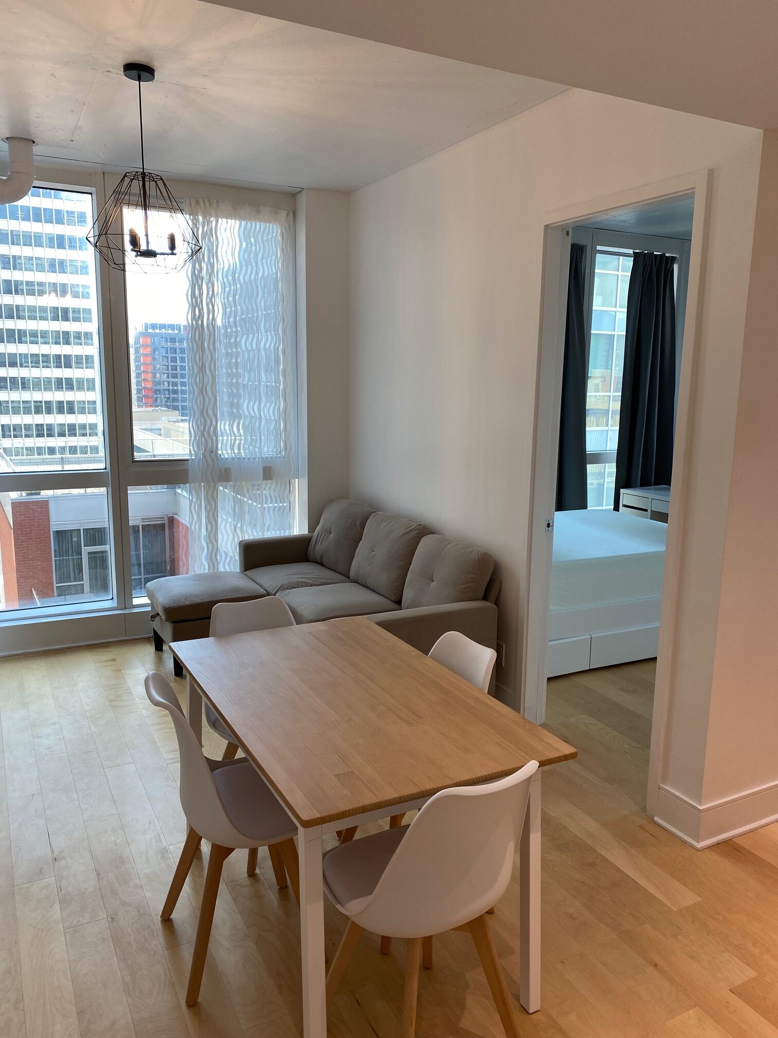 Luxueux appartement meublé de 2 chambres au Centre-ville de Montréal