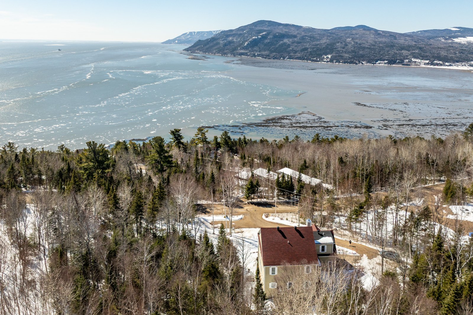 Propriété d’Exception à Baie-Saint-Paul – Gîte + Résidence Privée avec Vue Panoramique