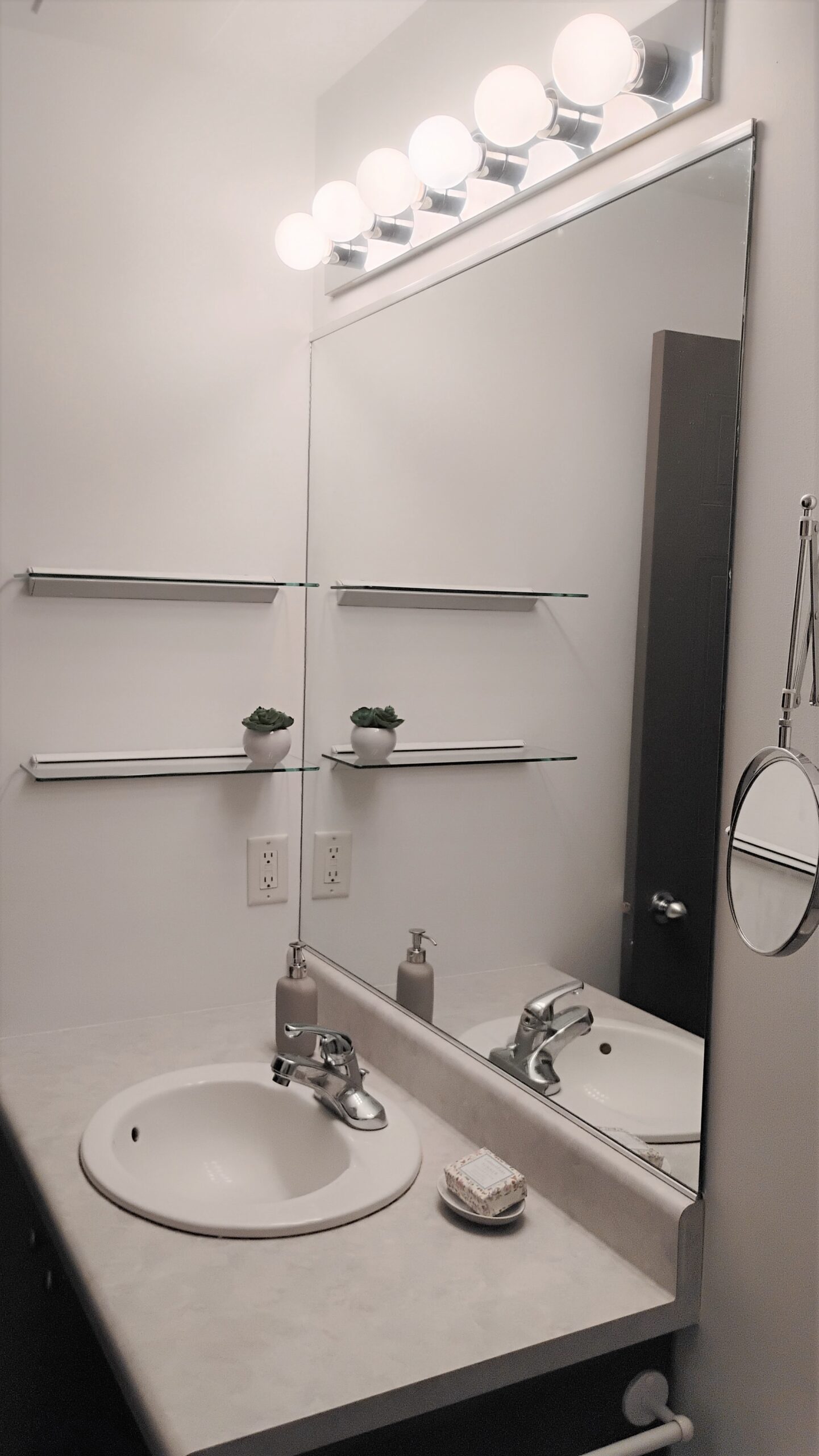 100% furnished and equipped_1 bedroom_58m2_Quebec Downtown_Saint Roch