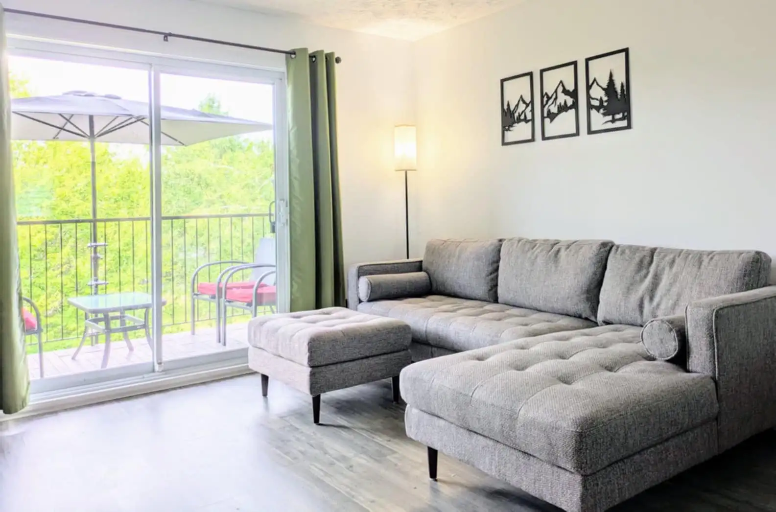 Condo meublé 3 chambres, 1 + 1/2 salle de bain, garage – location 6 mois