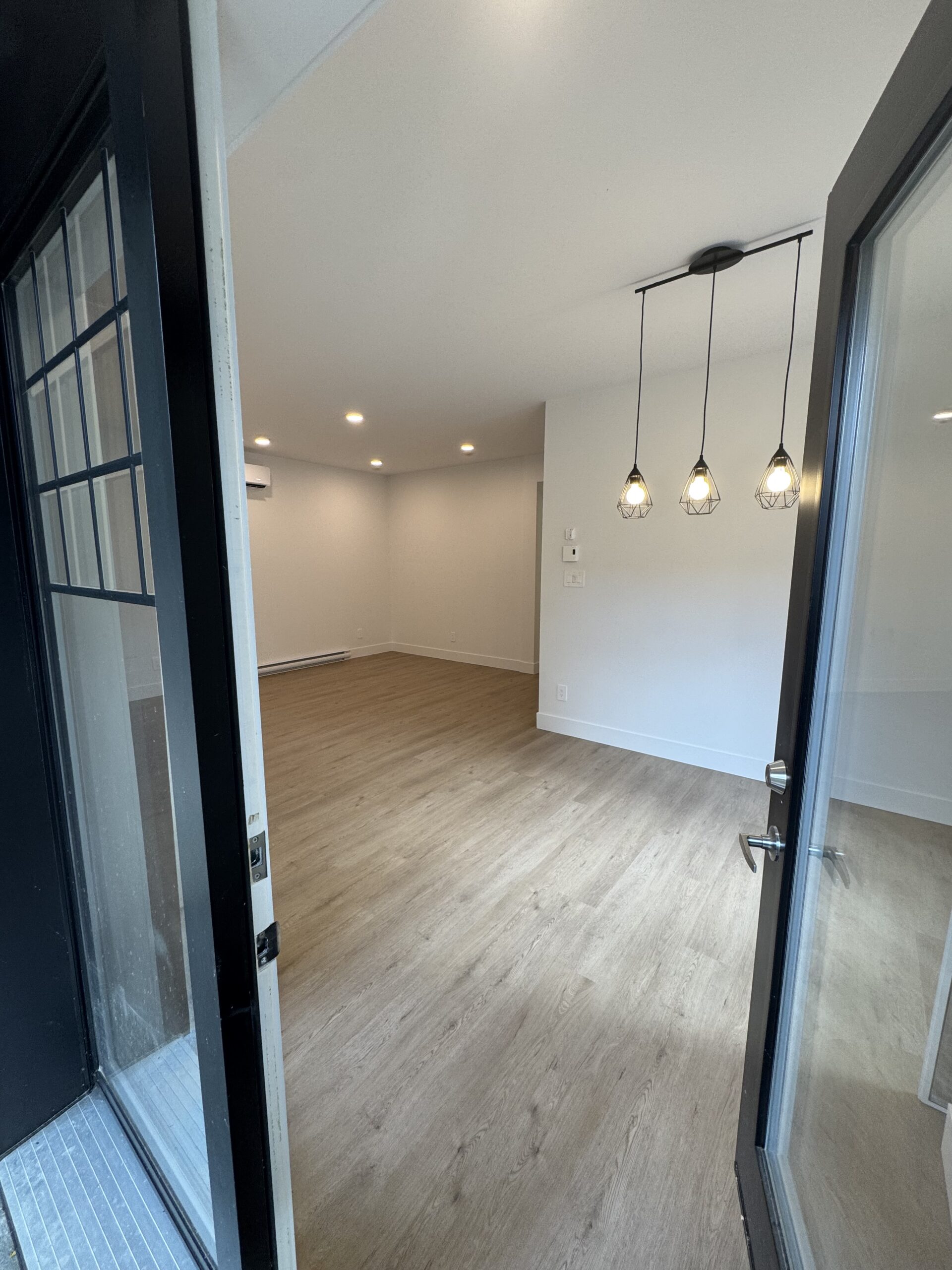 Appartement 4½ neuf à louer – Sherbrooke, stationnement, option électroménager