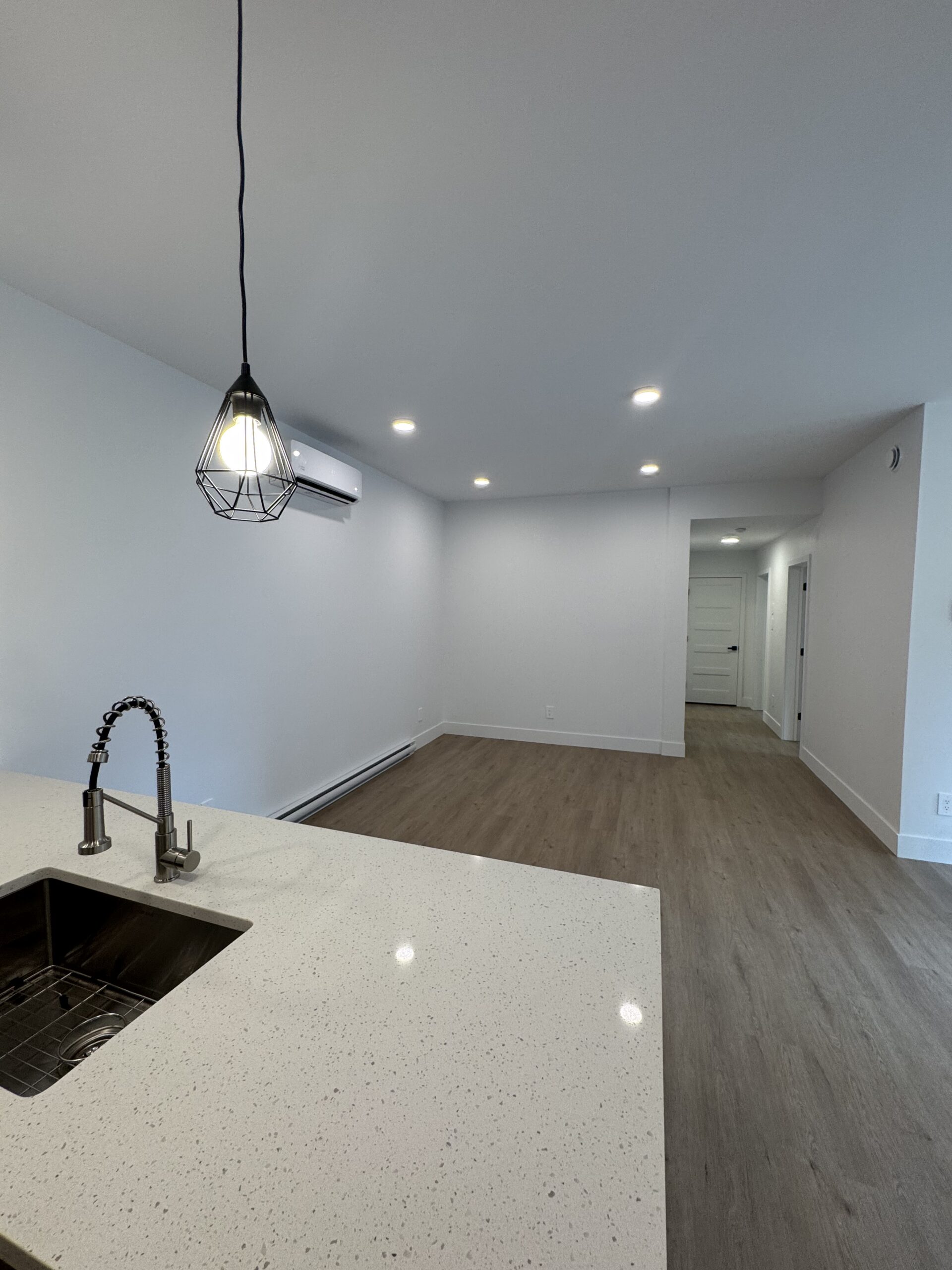 Appartement 4½ neuf à louer – Sherbrooke, stationnement, option électroménager