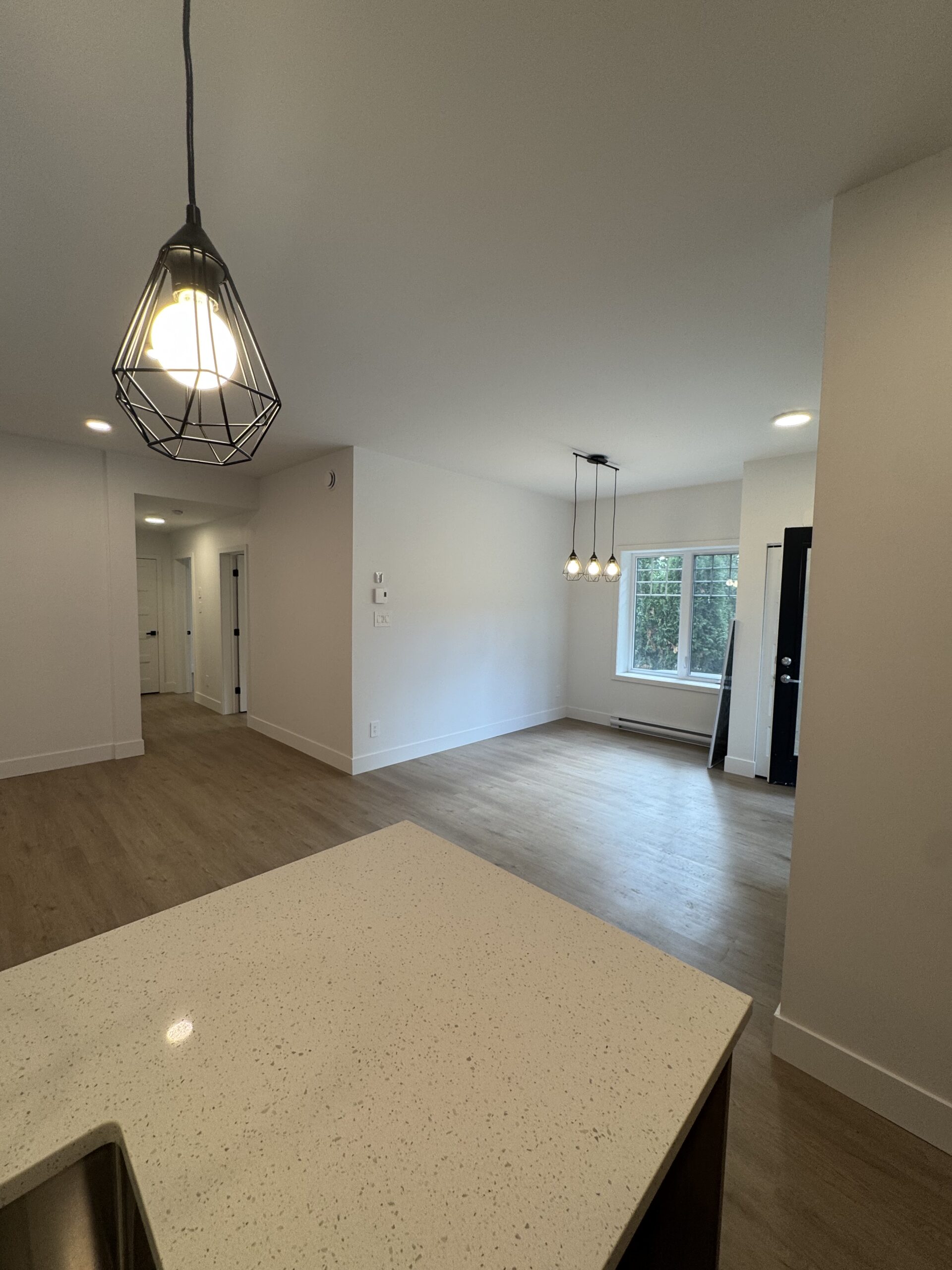 Appartement 4½ neuf à louer – Sherbrooke, stationnement, option électroménager