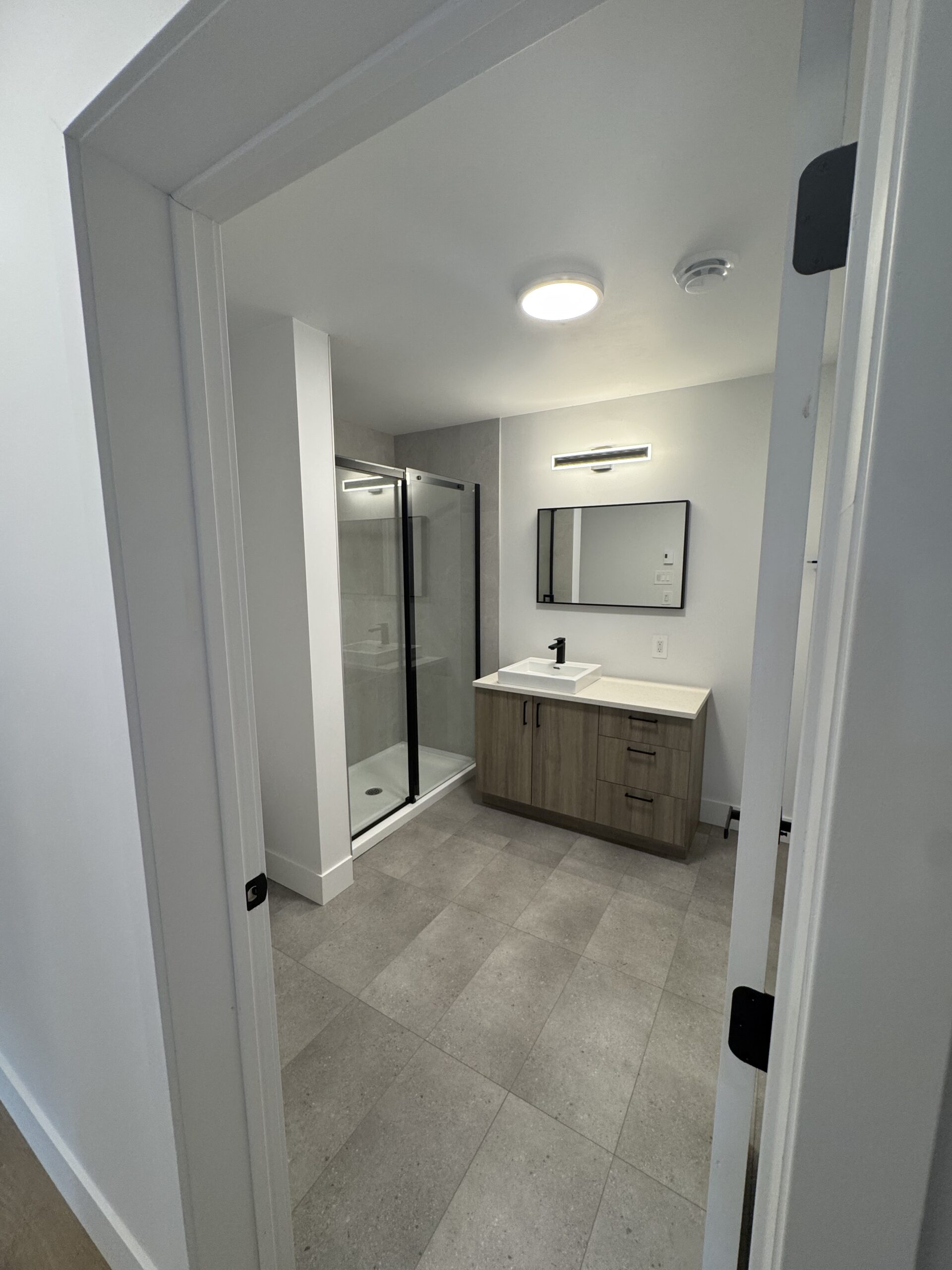 Appartement 4½ neuf à louer – Sherbrooke, stationnement, option électroménager