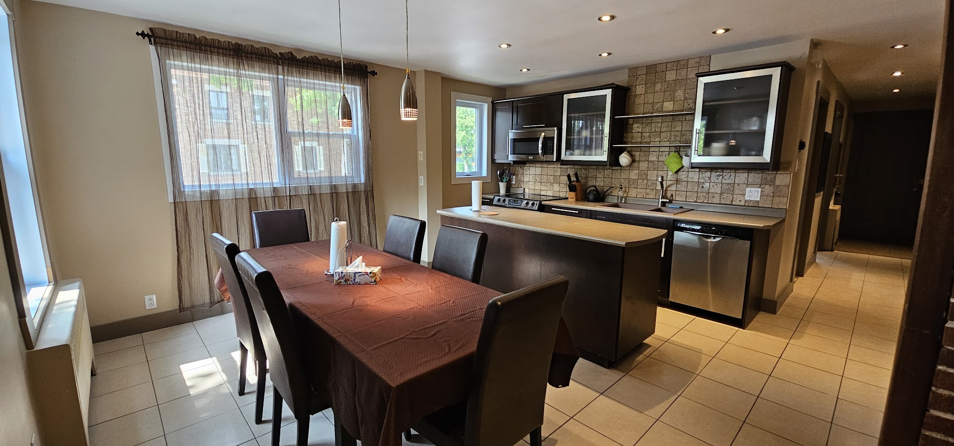 Logement 5 1/2 (3 vraies chambres fermées) @ louer MEUBLÉ / climatisation