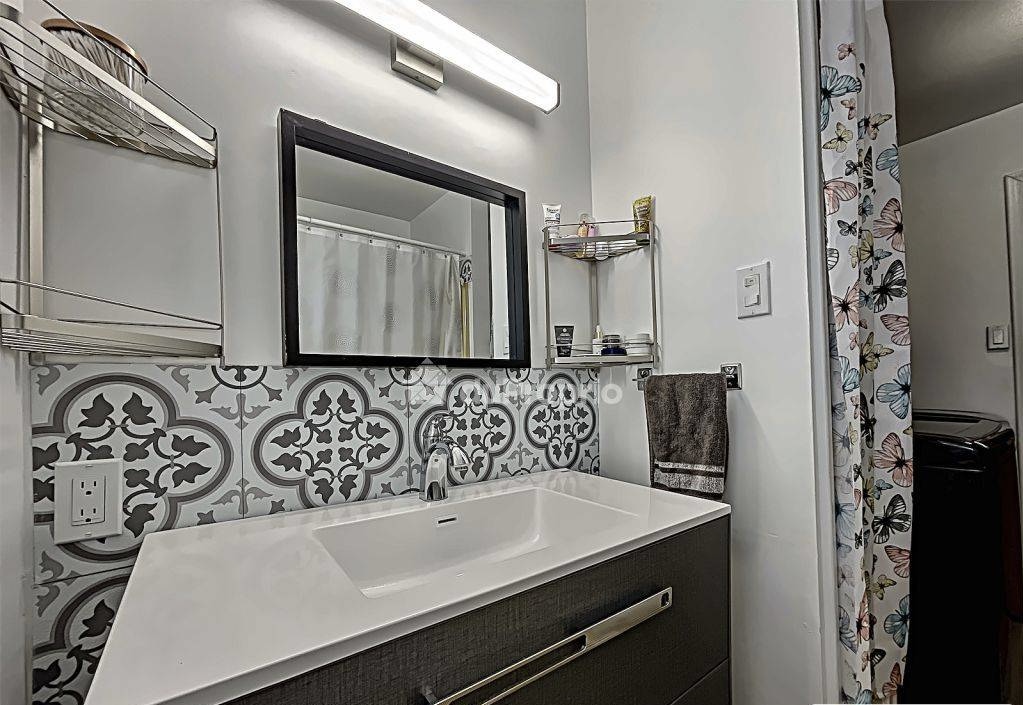 Maison centenaire au cœur de Saint-Théophile – avec terrain 29 920 pi²