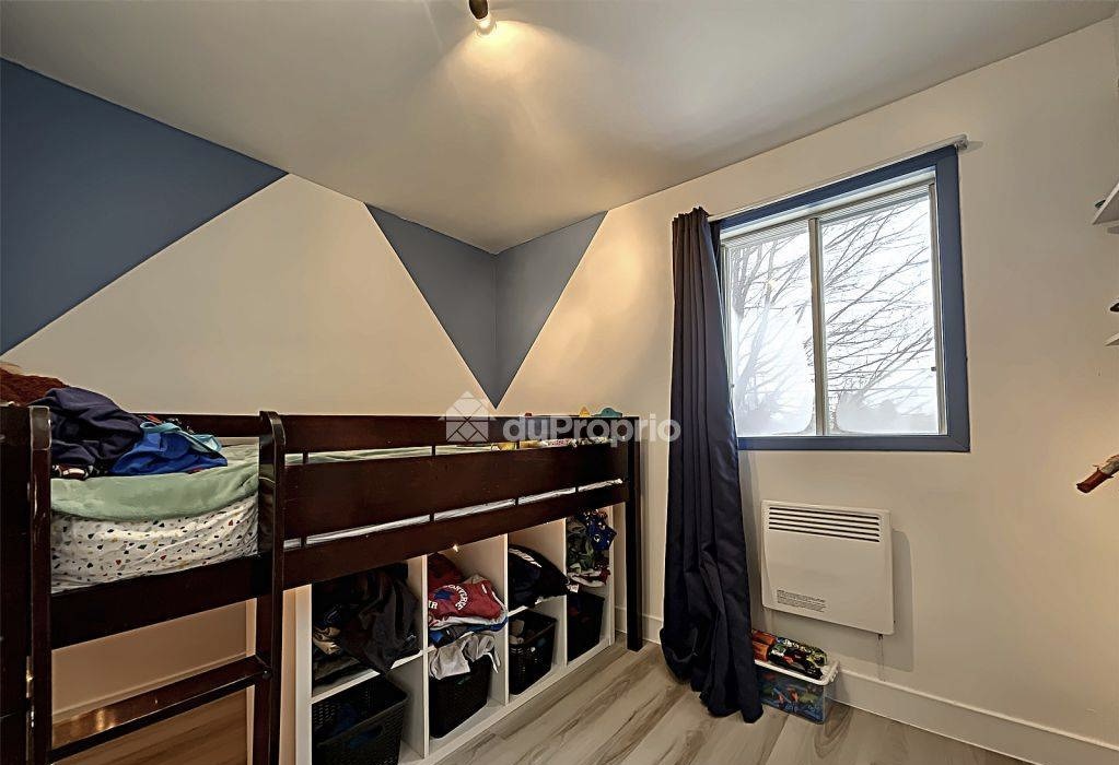 Maison centenaire au cœur de Saint-Théophile – avec terrain 29 920 pi²