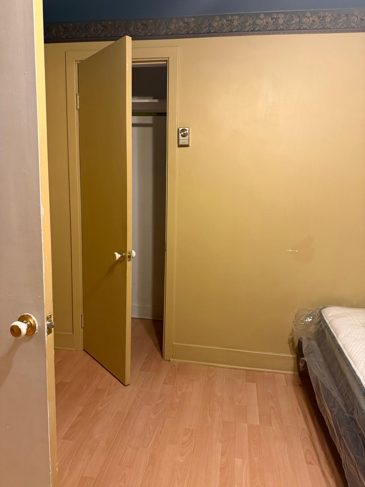 Logement 6 1/2 meublé immediatement disponible avec garage ou chambres à louer