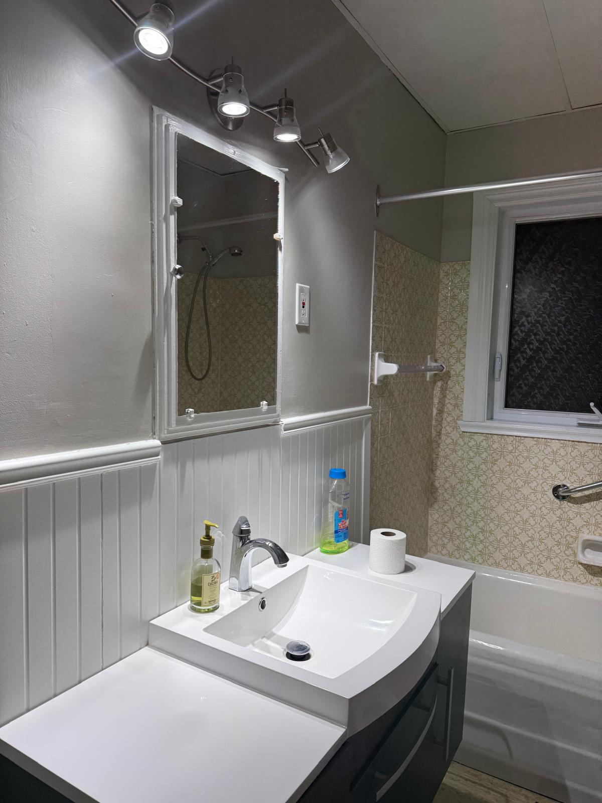 Logement 6 1/2 meublé immediatement disponible avec garage ou chambres à louer