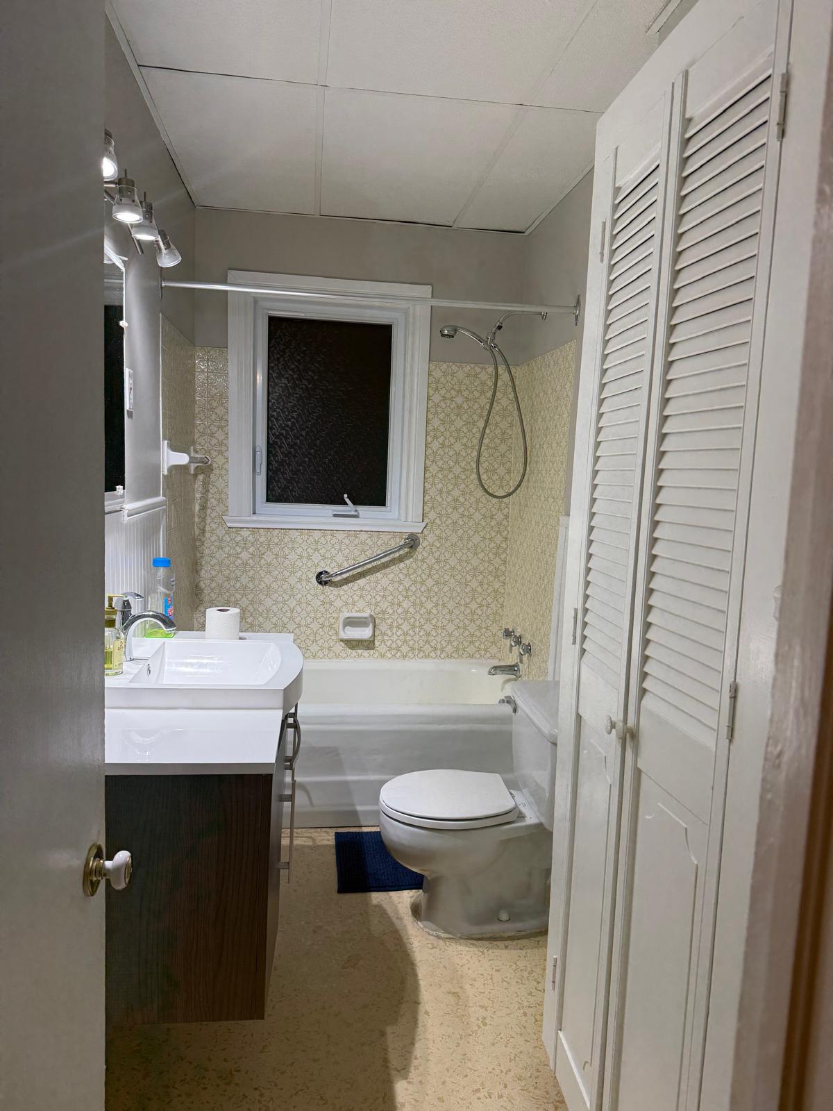 Logement 6 1/2 meublé immediatement disponible avec garage ou chambres à louer