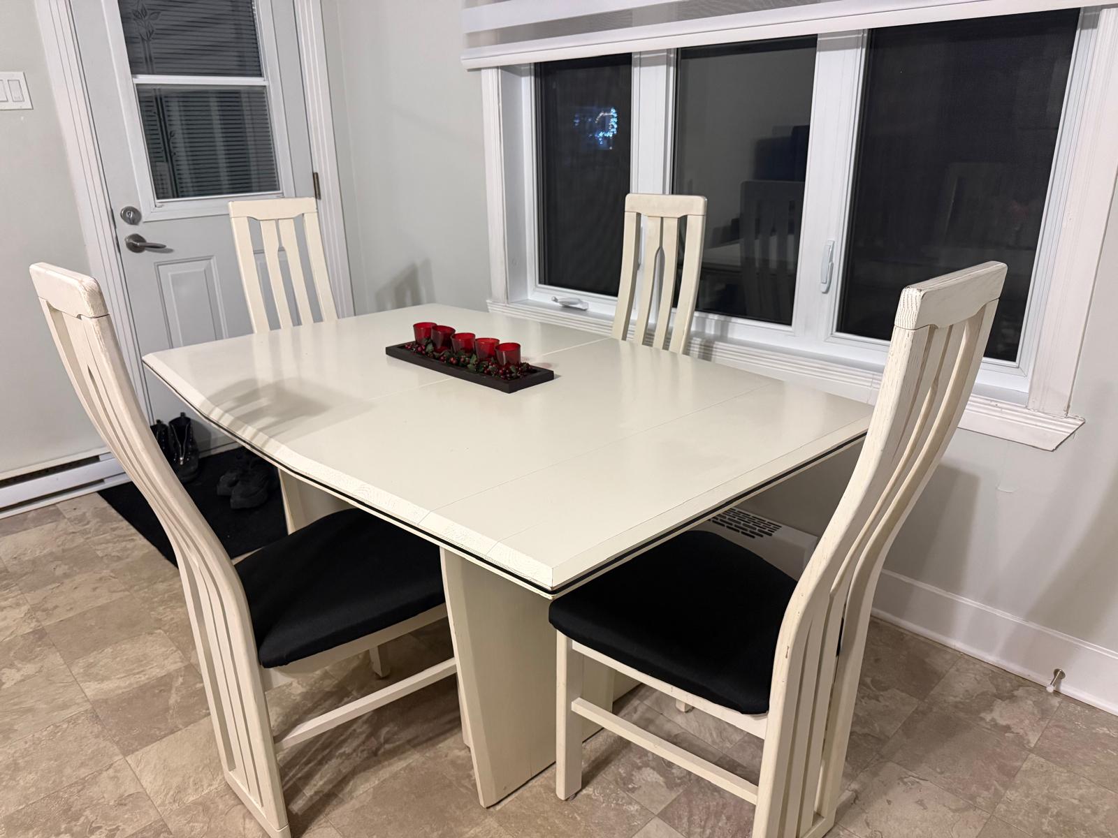 Logement 6 1/2 meublé immediatement disponible avec garage ou chambres à louer