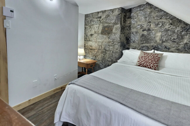 COLOCATION MEUBLÉ-TOUT INCLUS SUR SAINT JEAN BAPTISTE À QUÉBEC