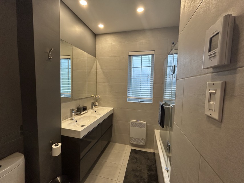 Haut de Duplex très moderne avec 3 chambre, Très lumineux à Ville-Mont-Royal